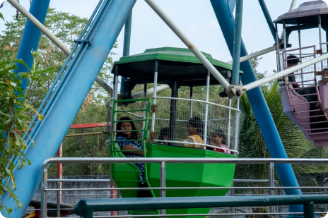 Lifestyle of couple date at night-5